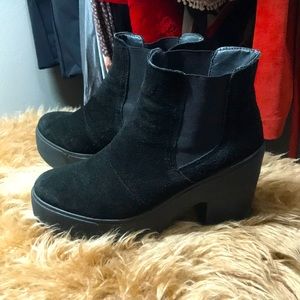 *SOLD* Suede platform booties